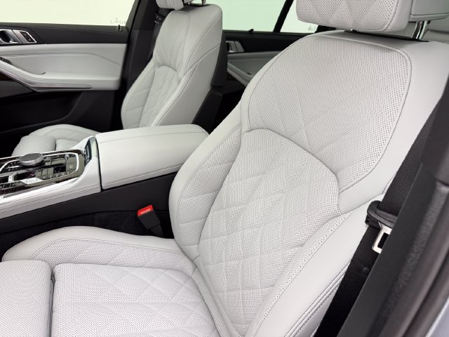 Used 2026 BMW X5 xDrive40i w/ M Sport Package AWD/4WD image 27