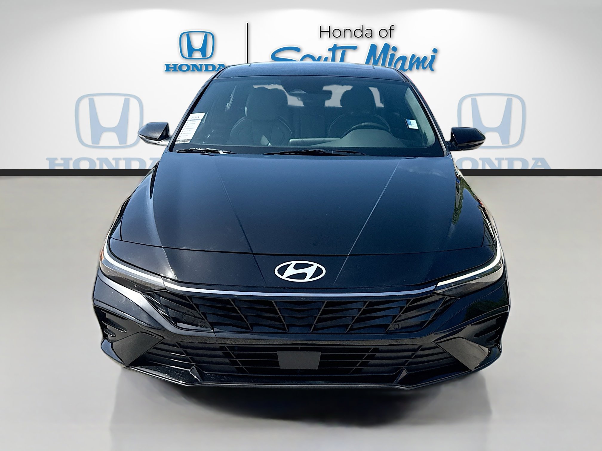 Used 2025 Hyundai Elantra Limited image 2