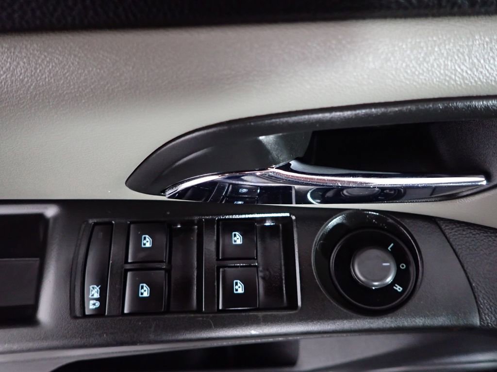 Used 2013 Chevrolet Cruze LS image 25