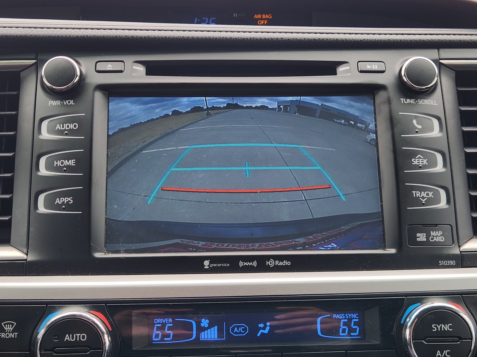 Used 2019 Toyota Highlander XLE AWD/4WD image 21