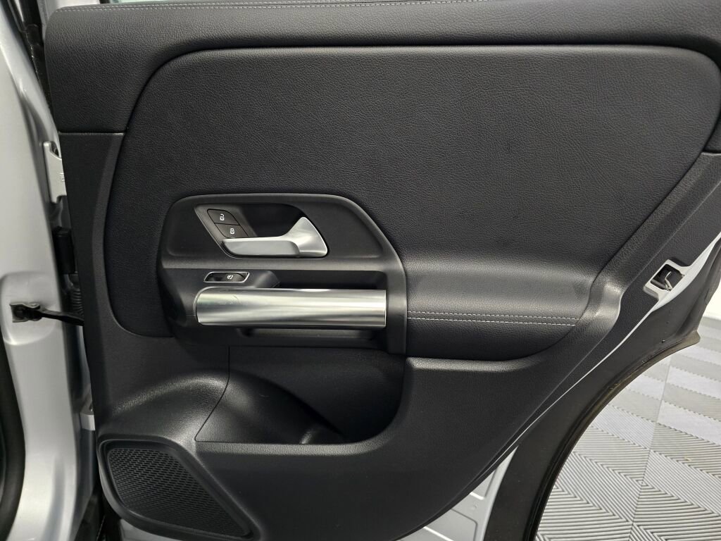 Used 2022 Mercedes-Benz GLA 250 4MATIC w/ Premium Package Lite image 23