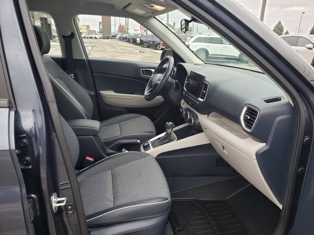 Used 2022 Hyundai Venue Limited image 20