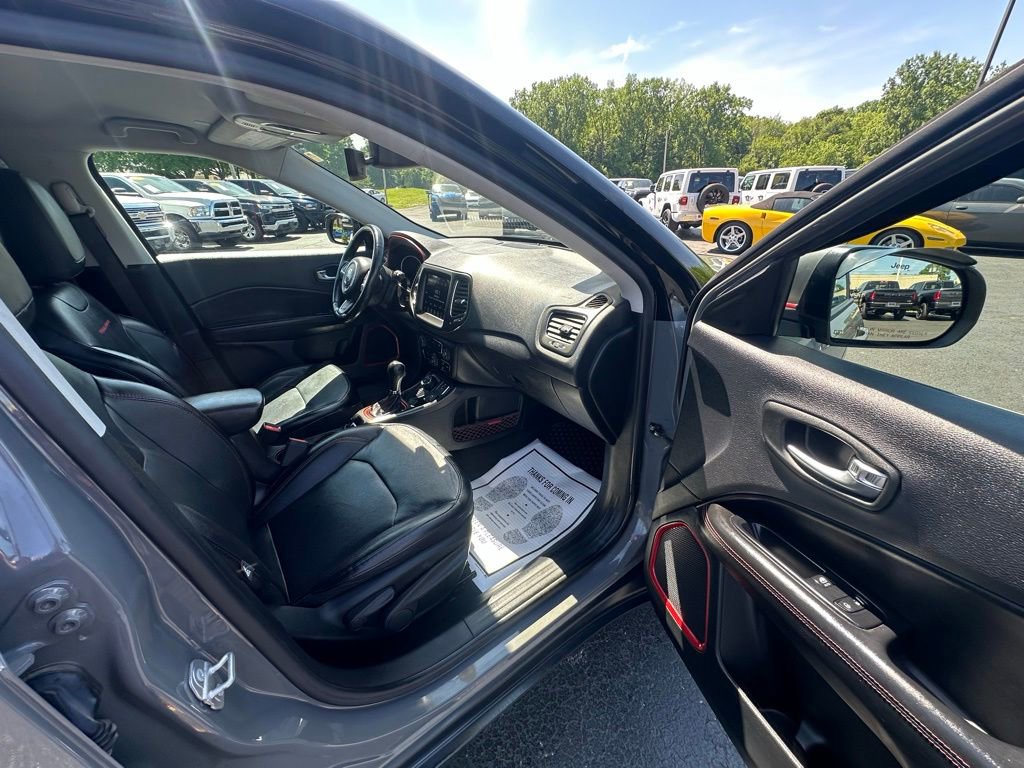 Used 2020 Jeep Compass Trailhawk w/ Leather Interior Group AWD/4WD image 14