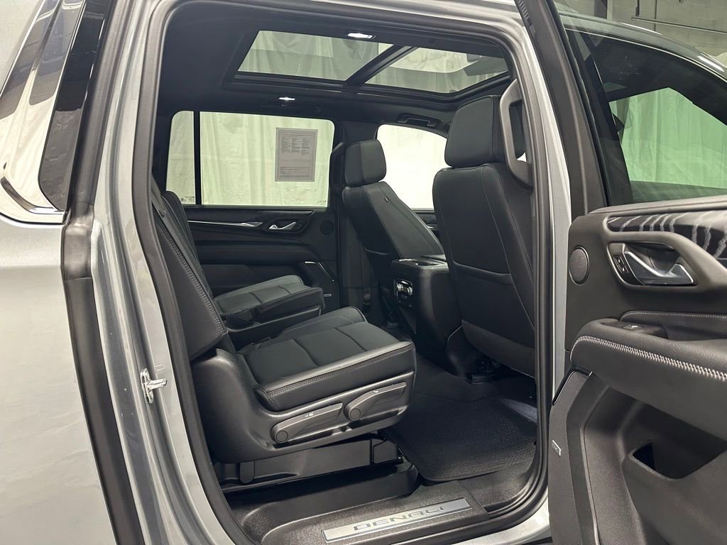Used 2023 GMC Yukon XL Denali AWD/4WD image 52