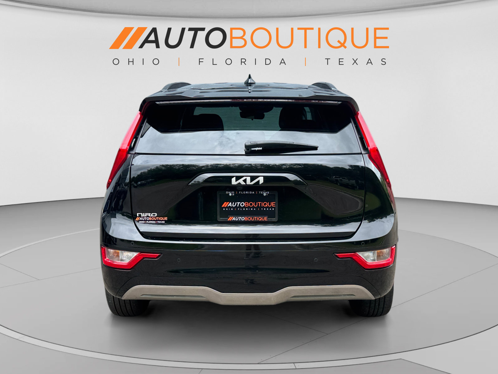 Used 2023 Chevrolet Malibu LT FWD image 2