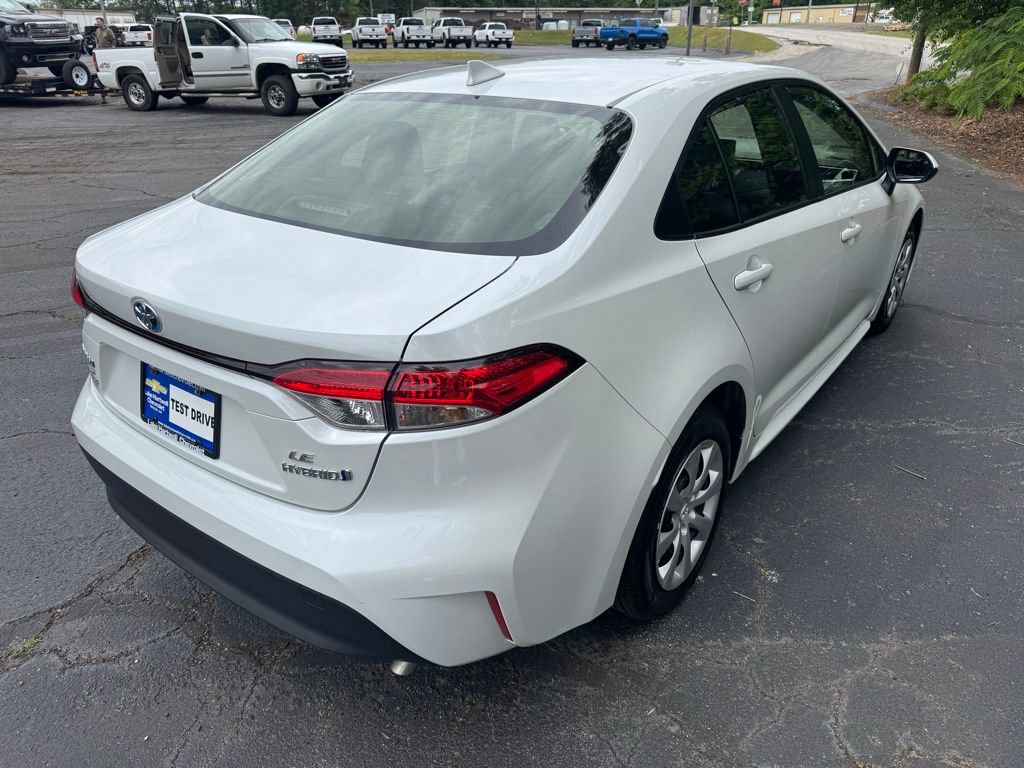 Used 2024 Toyota Corolla LE FWD image 5