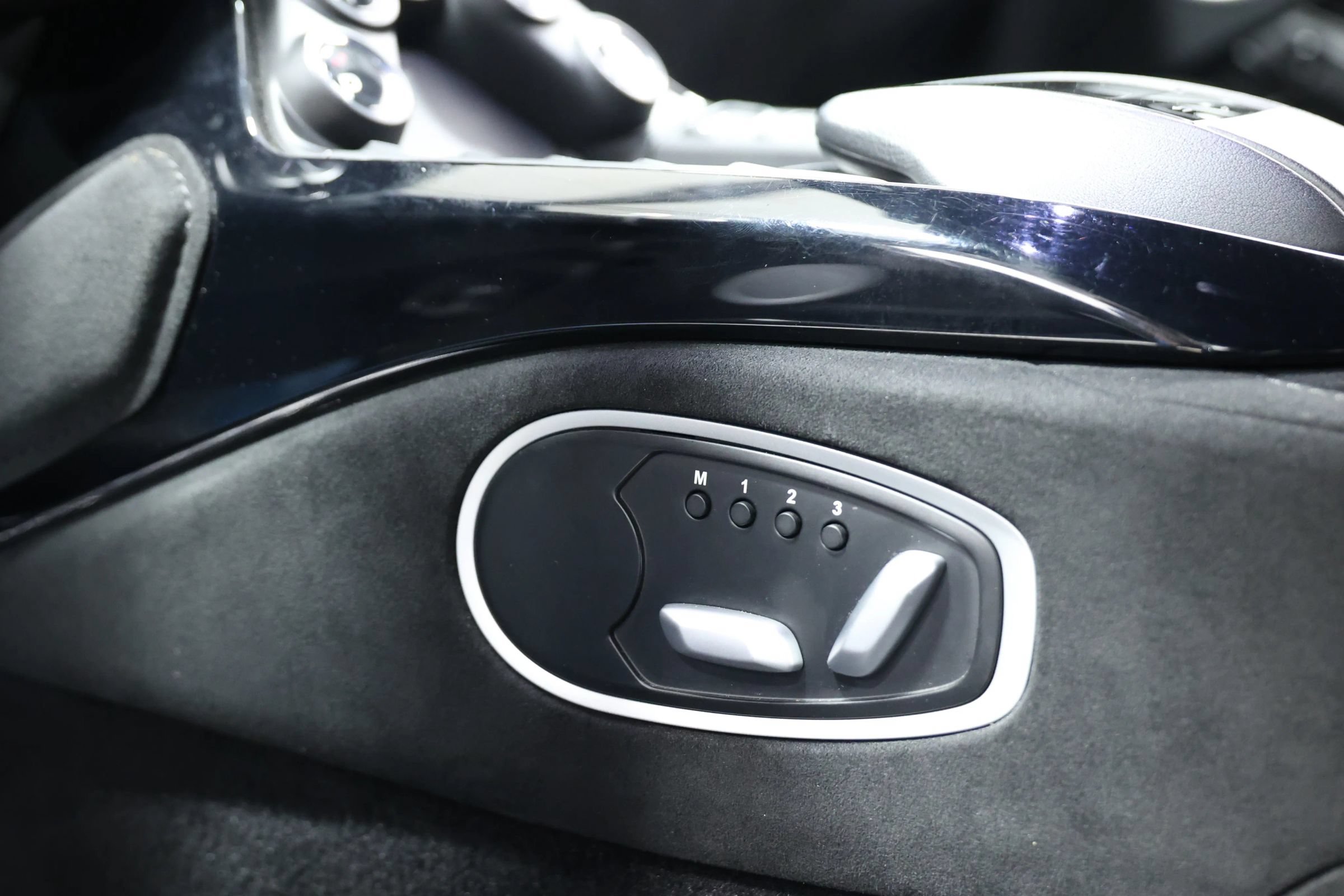 Used 2020 Aston Martin V8 Vantage Coupe RWD image 46