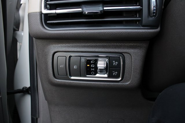 Used 2020 Lincoln Corsair Reserve image 11