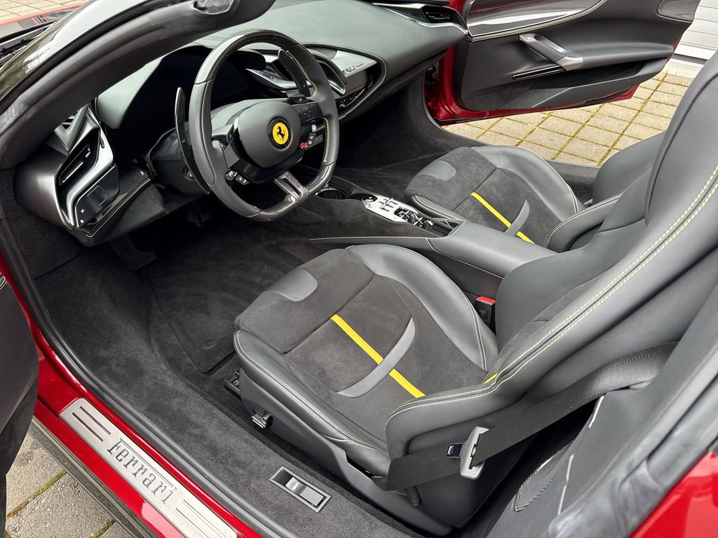 Used 2024 Ferrari SF90 Spider image 28