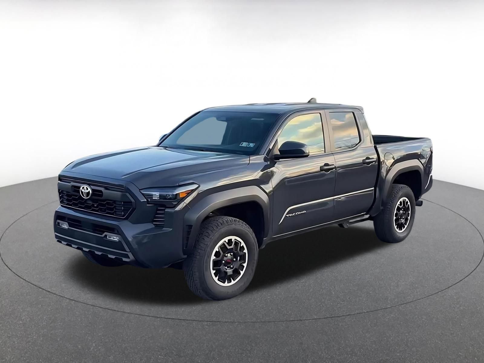 Used 2025 Toyota Tacoma SR image 7