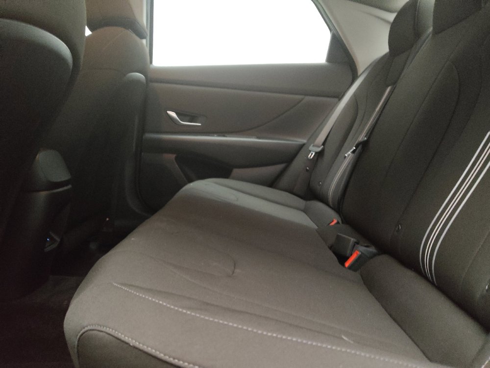 Used 2025 Hyundai Elantra SE w/ Cargo Package FWD image 18