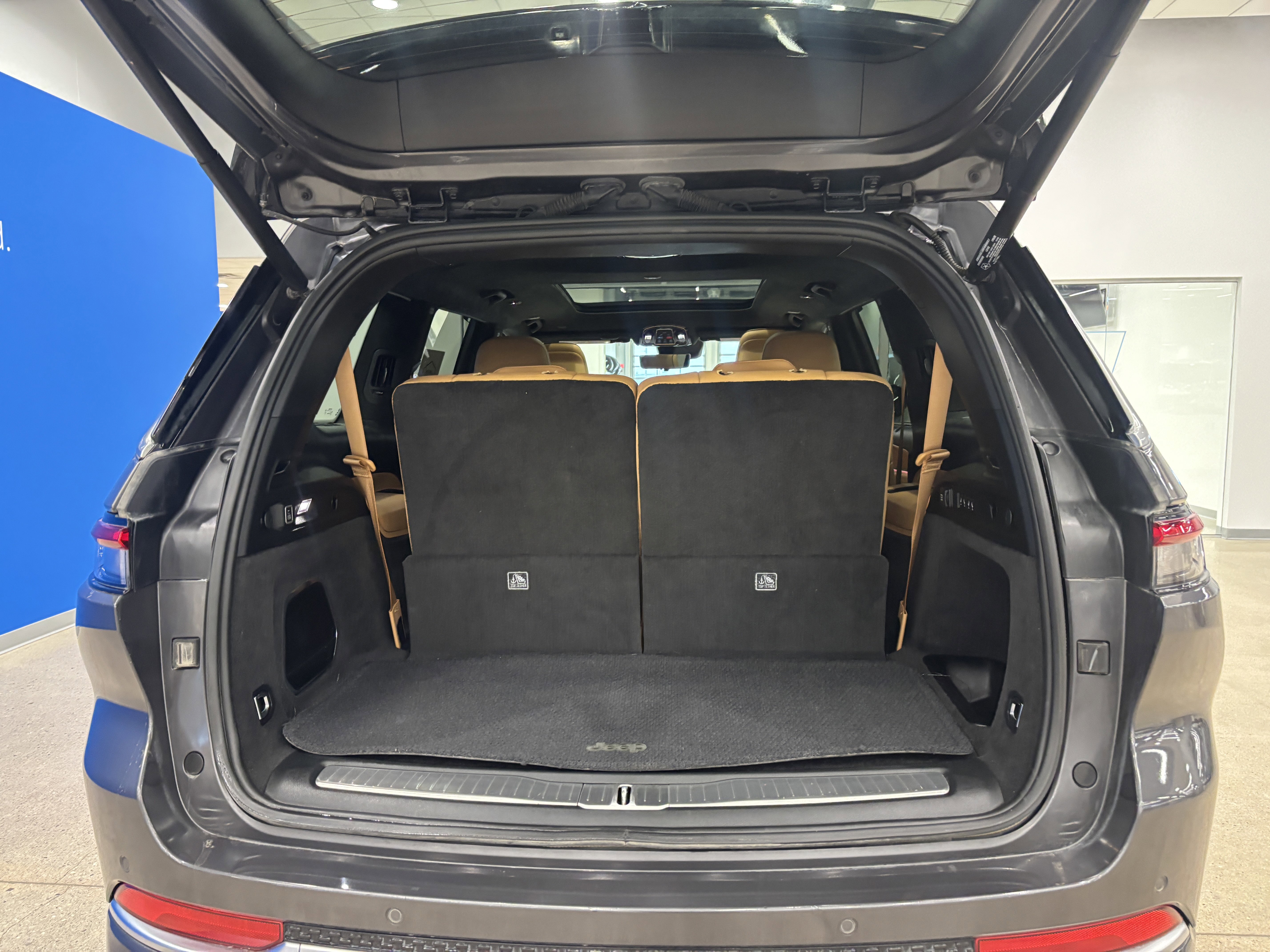 Used 2021 Jeep Grand Cherokee L Summit image 9