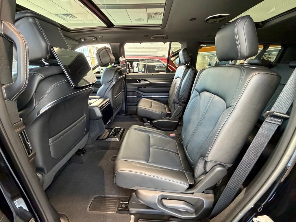 New 2026 Jeep Grand Wagoneer L Summit image 5