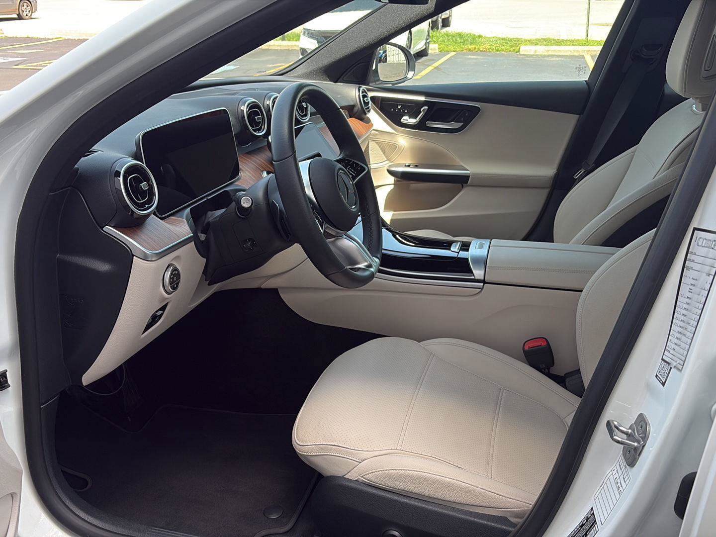 Used 2025 Mercedes-Benz C 300 4MATIC Sedan image 5