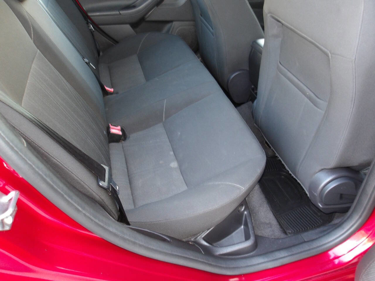 Used 2015 Ford Focus SE w/ SE Sport Package image 22