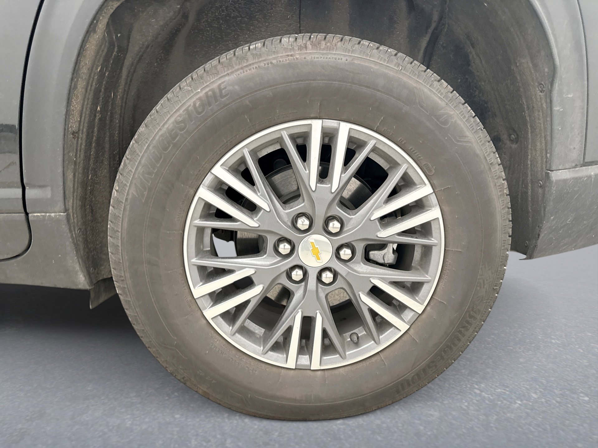 Used 2025 Chevrolet Traverse LT w/ Driver Confidence Package image 13