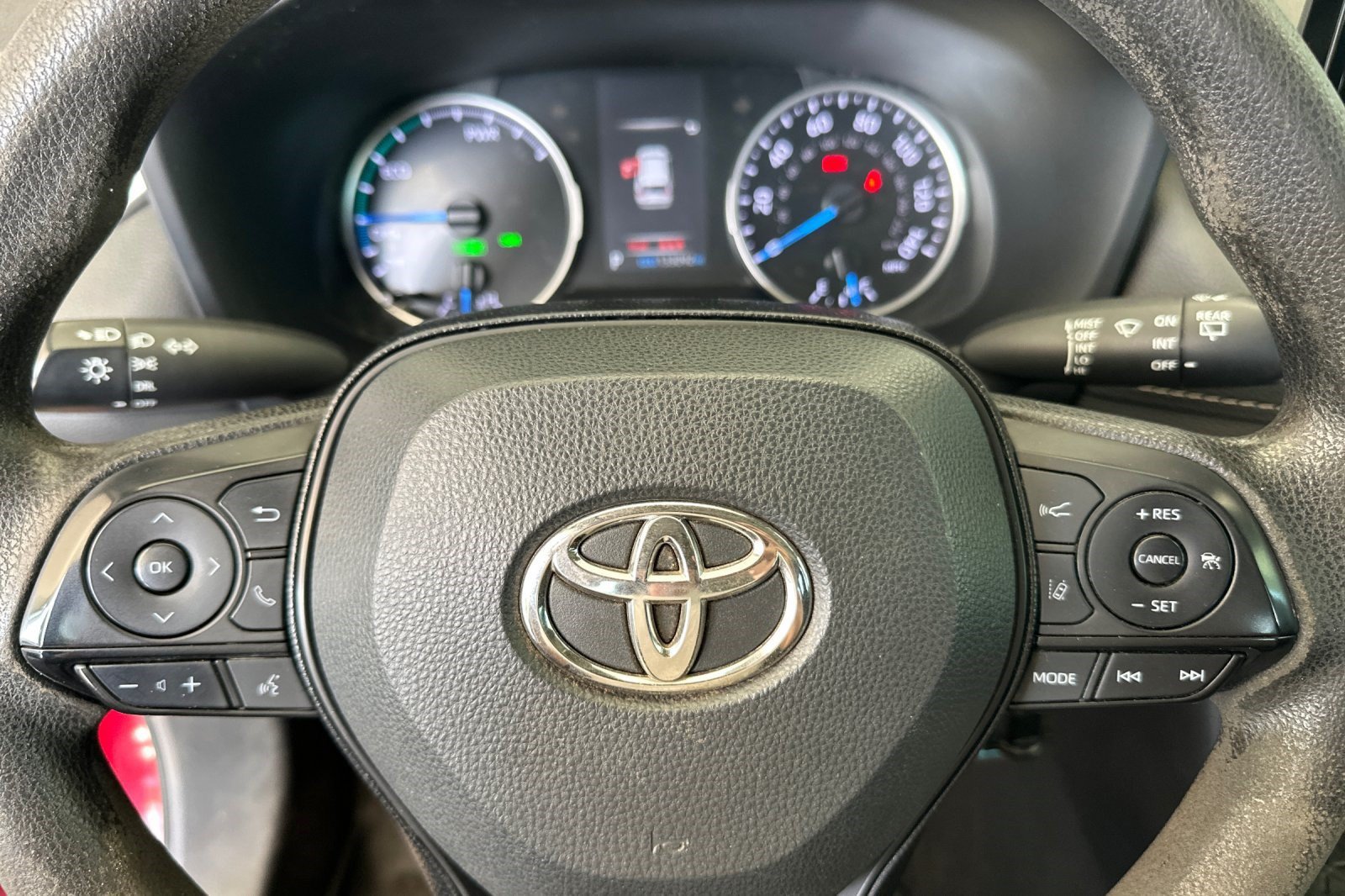 Used 2020 Toyota RAV4 LE w/ All Weather Liner Package AWD/4WD image 11