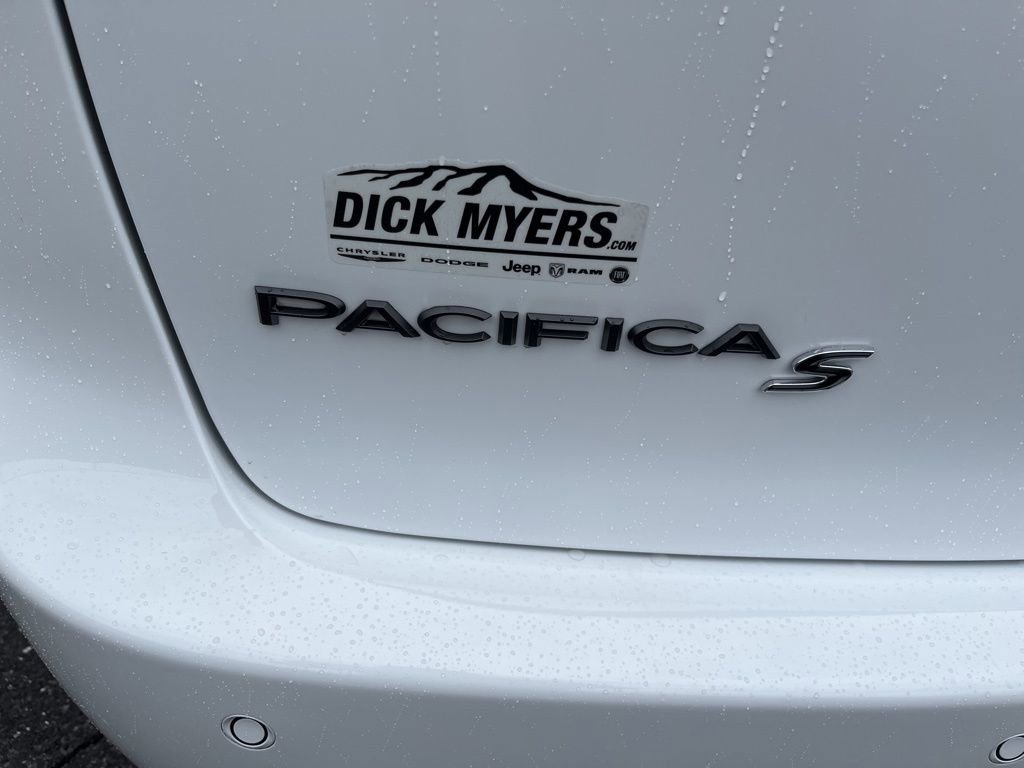 New 2026 Chrysler Pacifica Select image 18