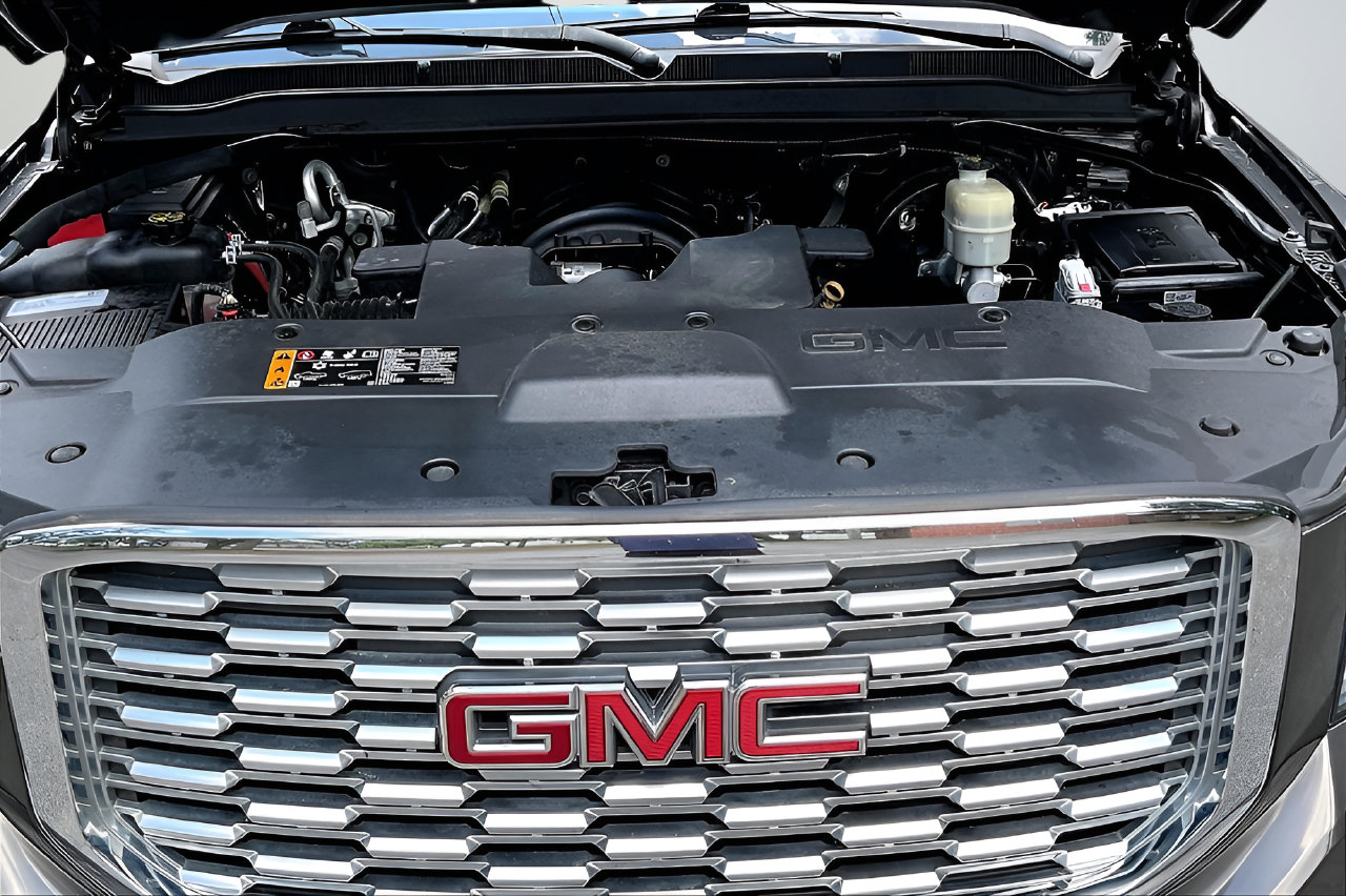 Used 2020 GMC Yukon Denali RWD image 28