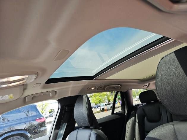 Used 2025 Volvo V60 B5 Cross Country Plus AWD/4WD image 10