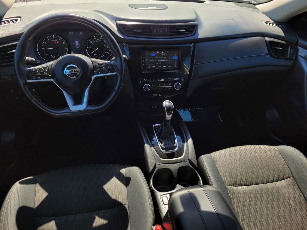 Used 2018 Nissan Rogue SV w/ Sun & Sound Touring Package image 16