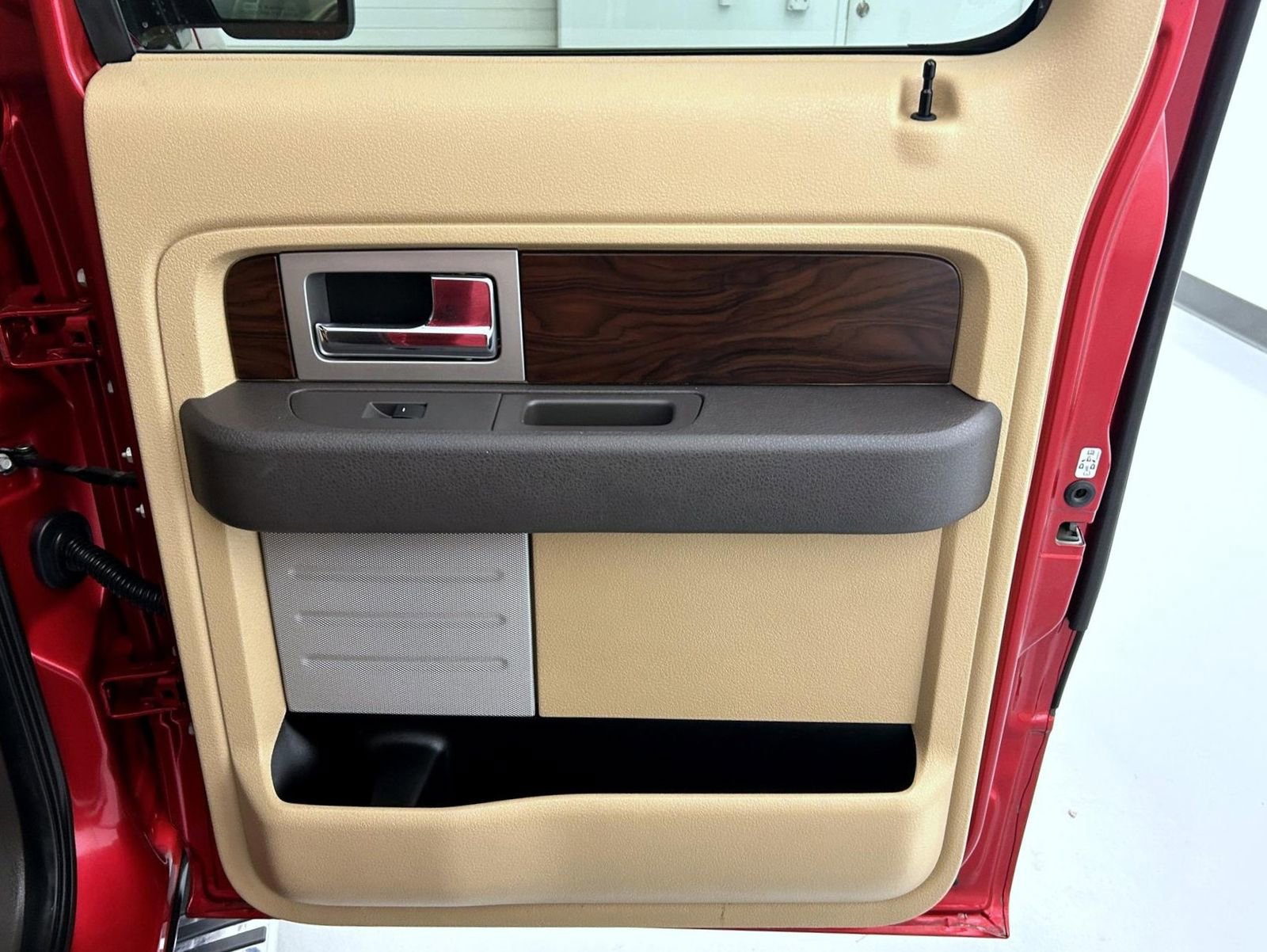 Used 2012 Ford F150 Lariat w/ Lariat Chrome Pkg image 17