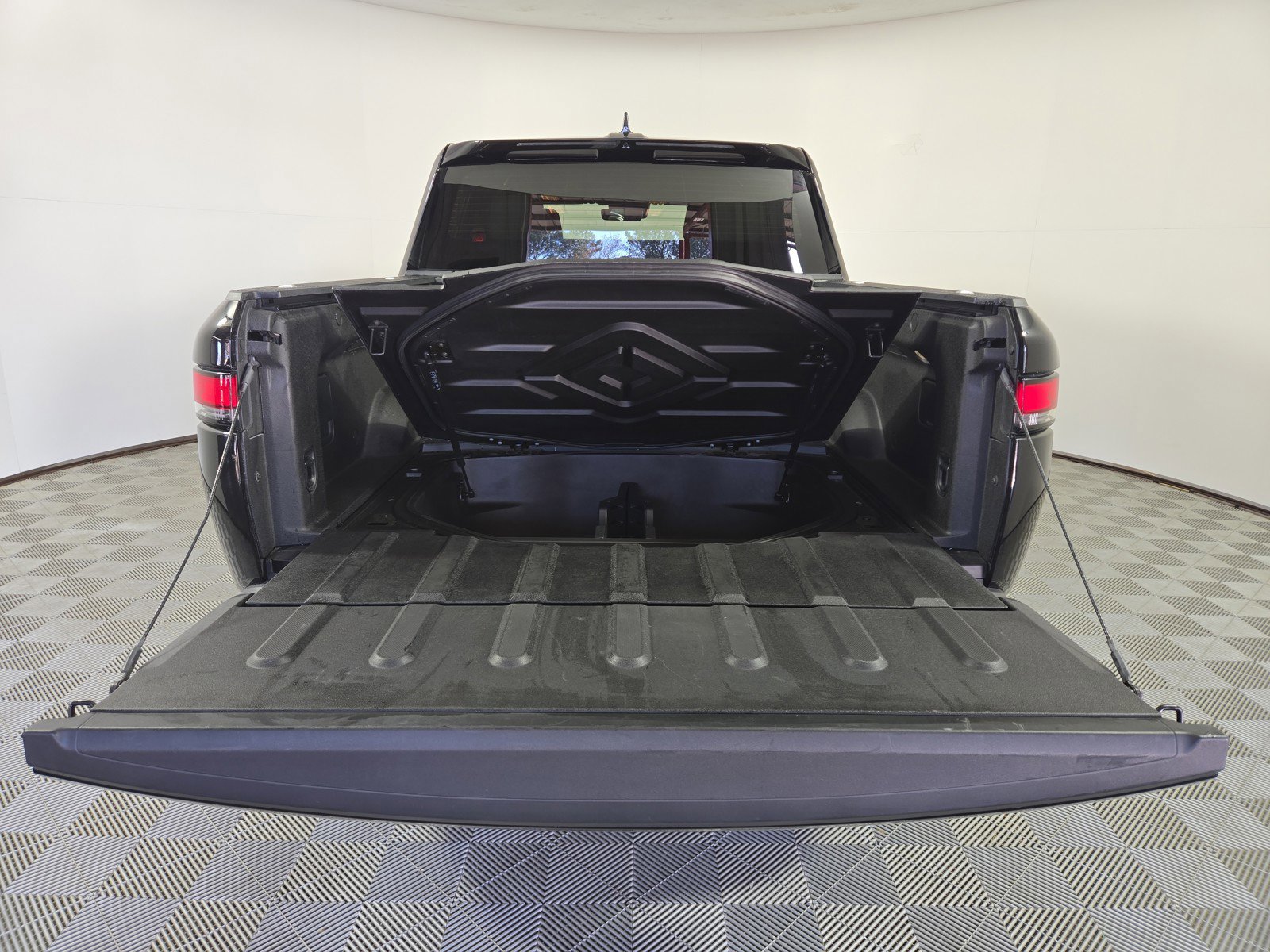 Used 2024 Rivian R1T Adventure image 15