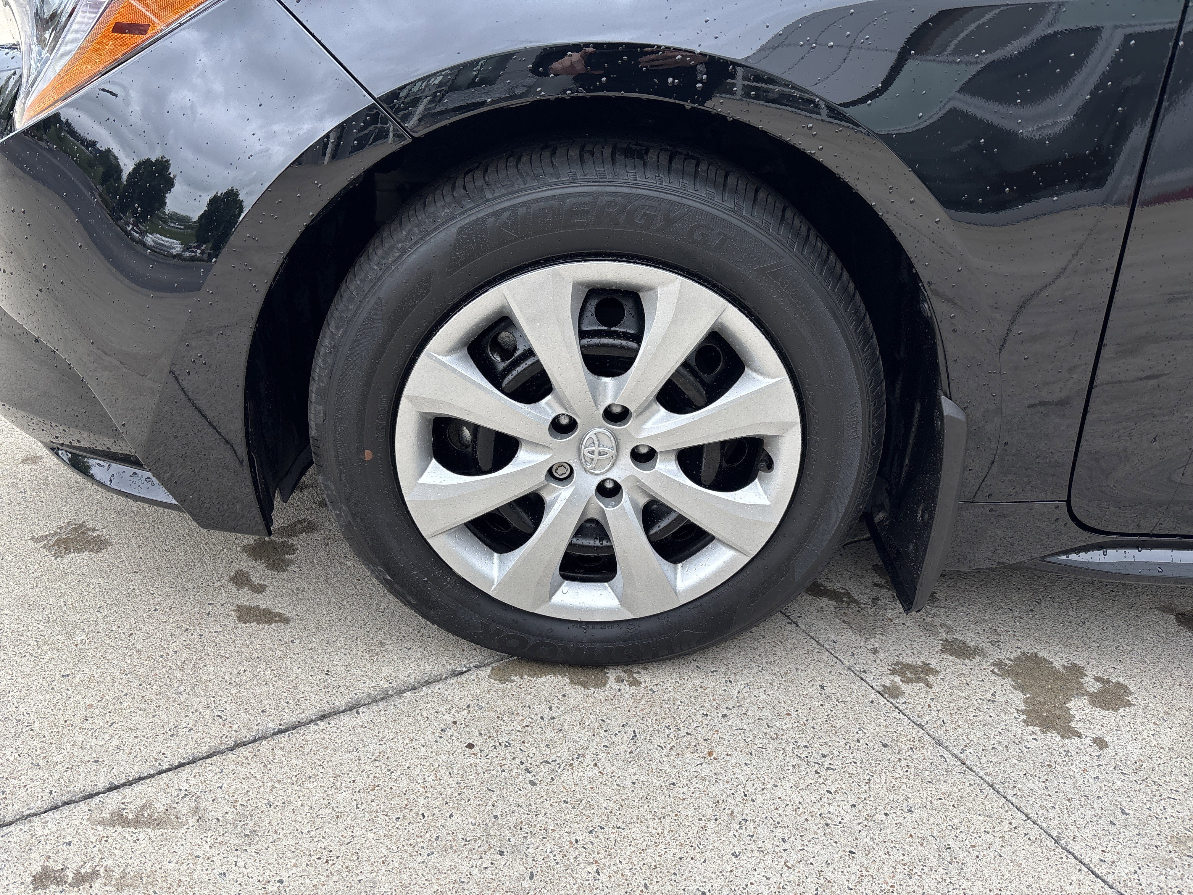 Used 2025 Toyota Corolla LE FWD image 33