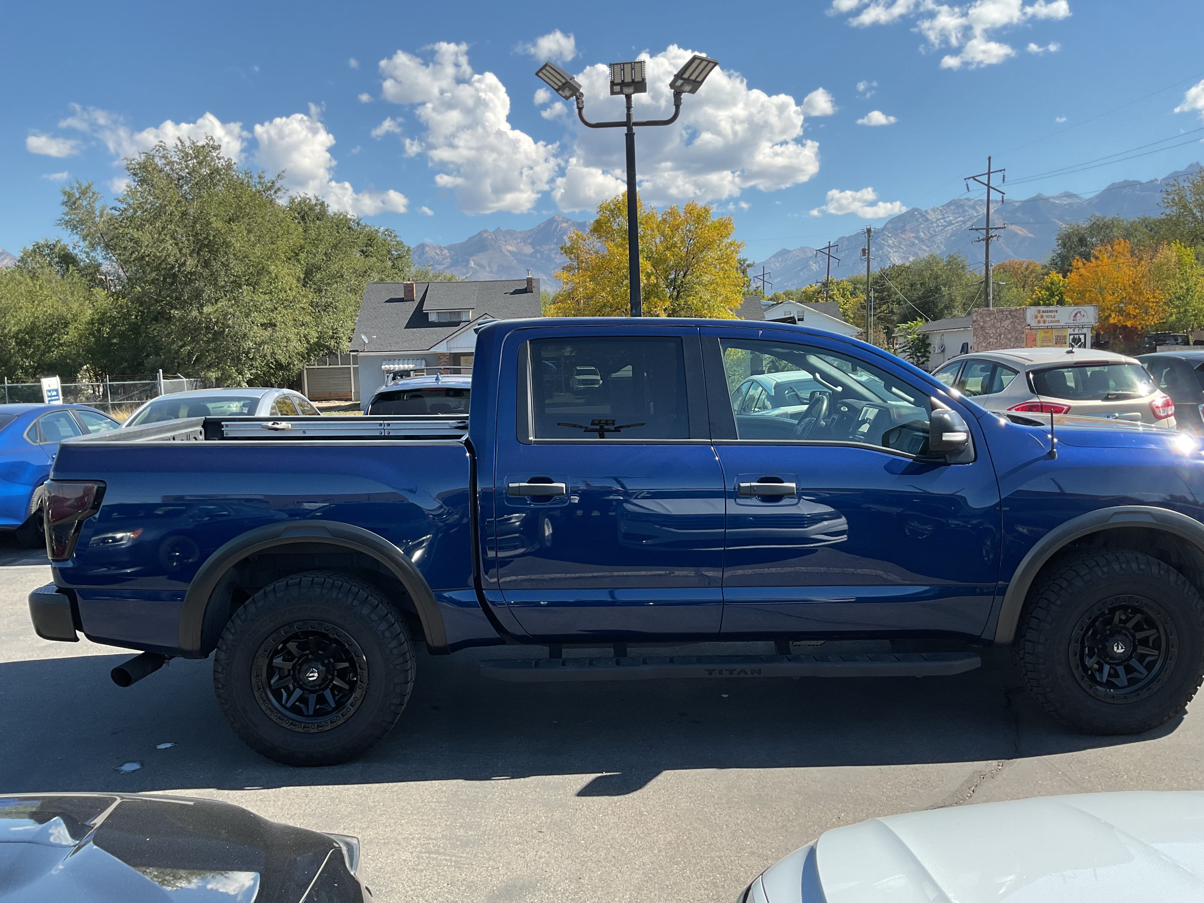 Used 2021 Nissan Titan PRO-4X w/ Pro-4x Convenience Package AWD/4WD image 4