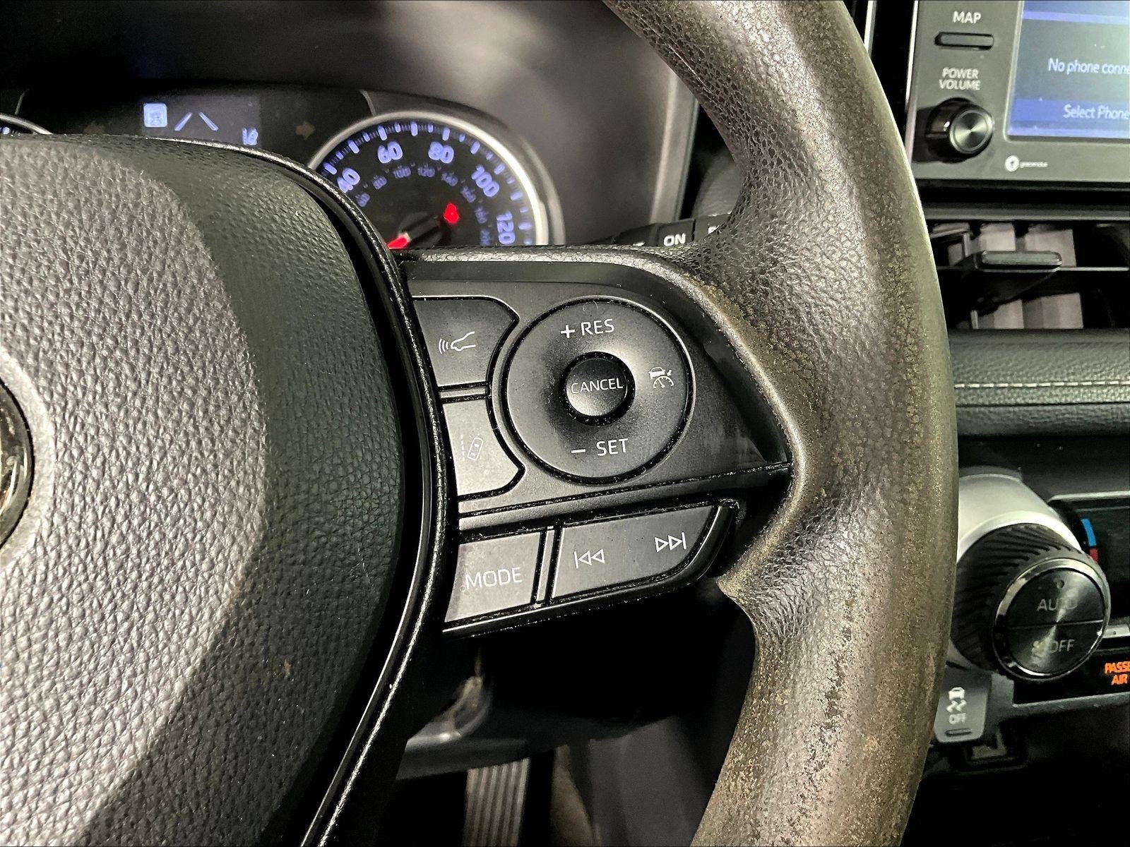 Used 2022 Toyota RAV4 XLE FWD image 12