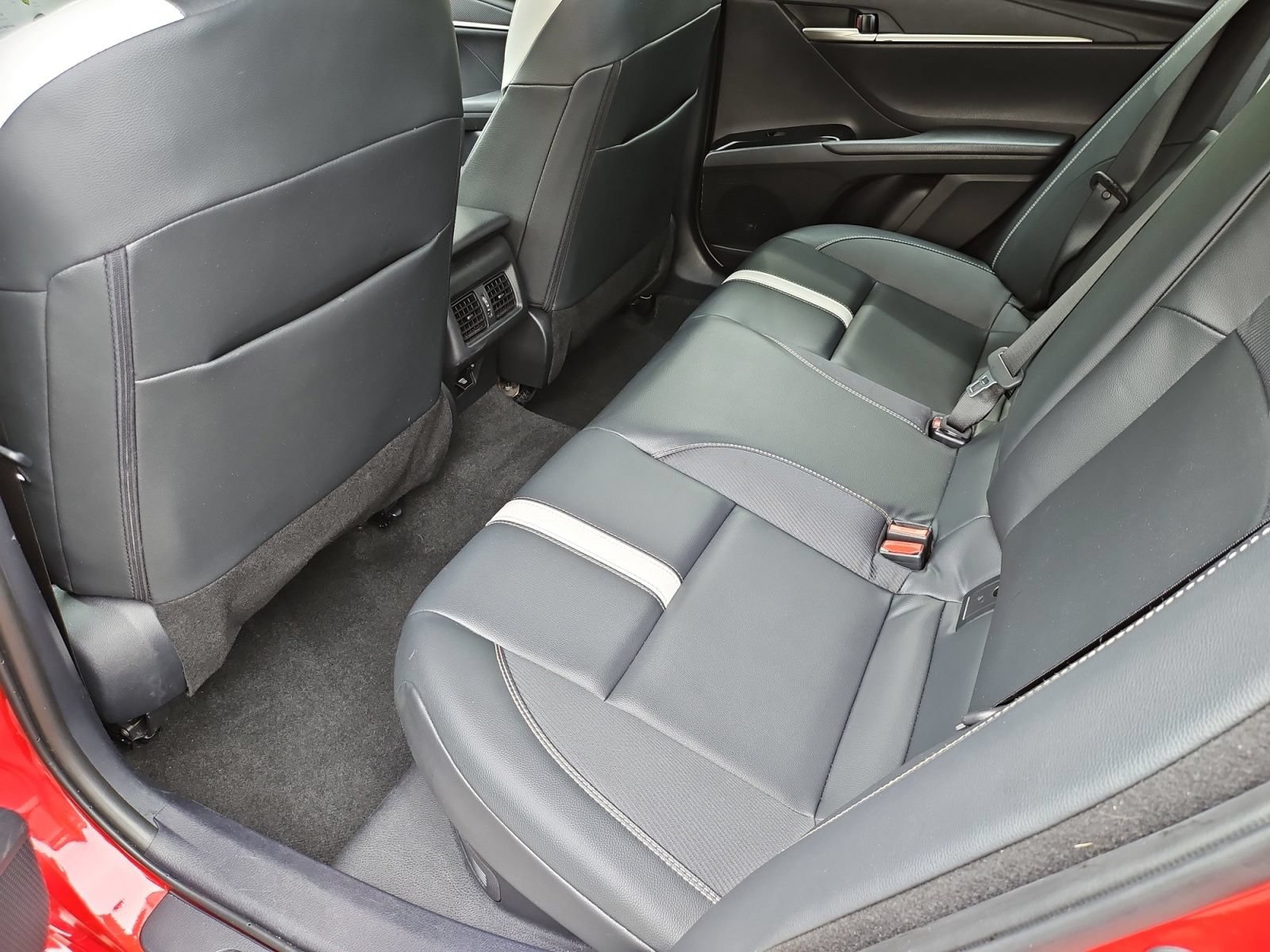 Used 2025 Toyota Camry SE FWD image 33
