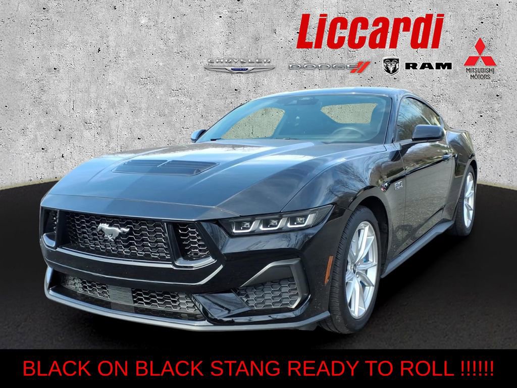 Used 2024 Ford Mustang GT Premium image 3