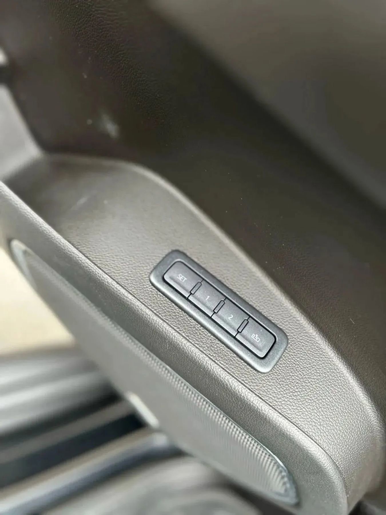 Used 2019 Chevrolet Tahoe LT w/ Luxury Package image 28