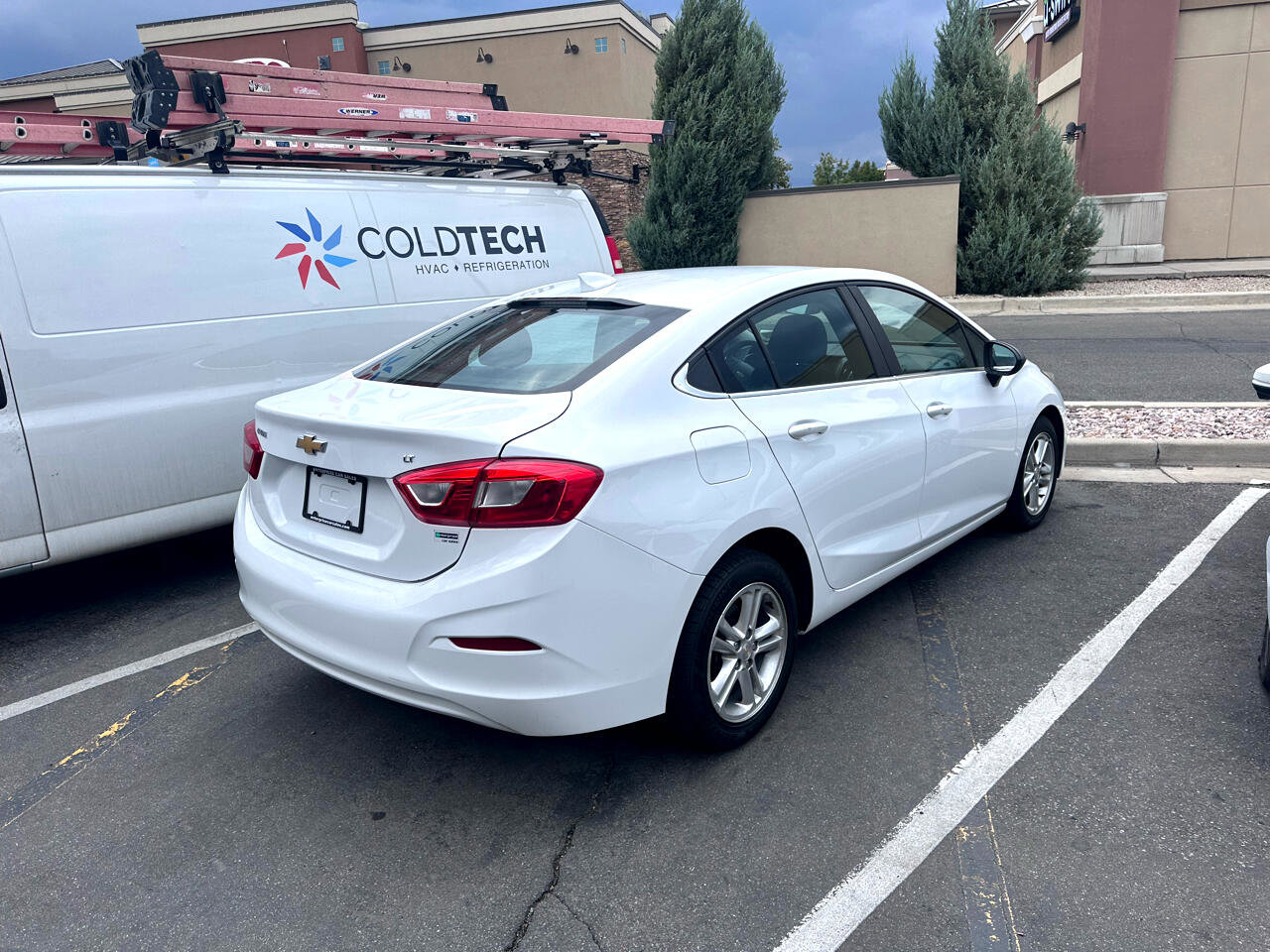 Used 2017 Chevrolet Cruze LT w/ Convenience Package image 5
