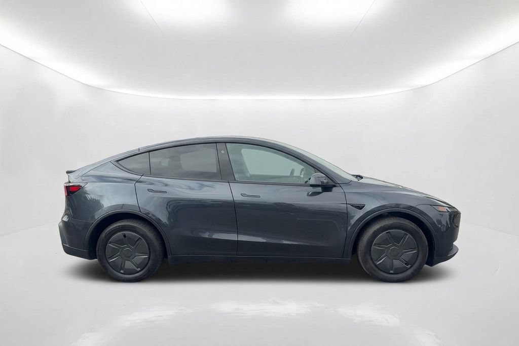Used 2026 Tesla Model Y 2WD image 4