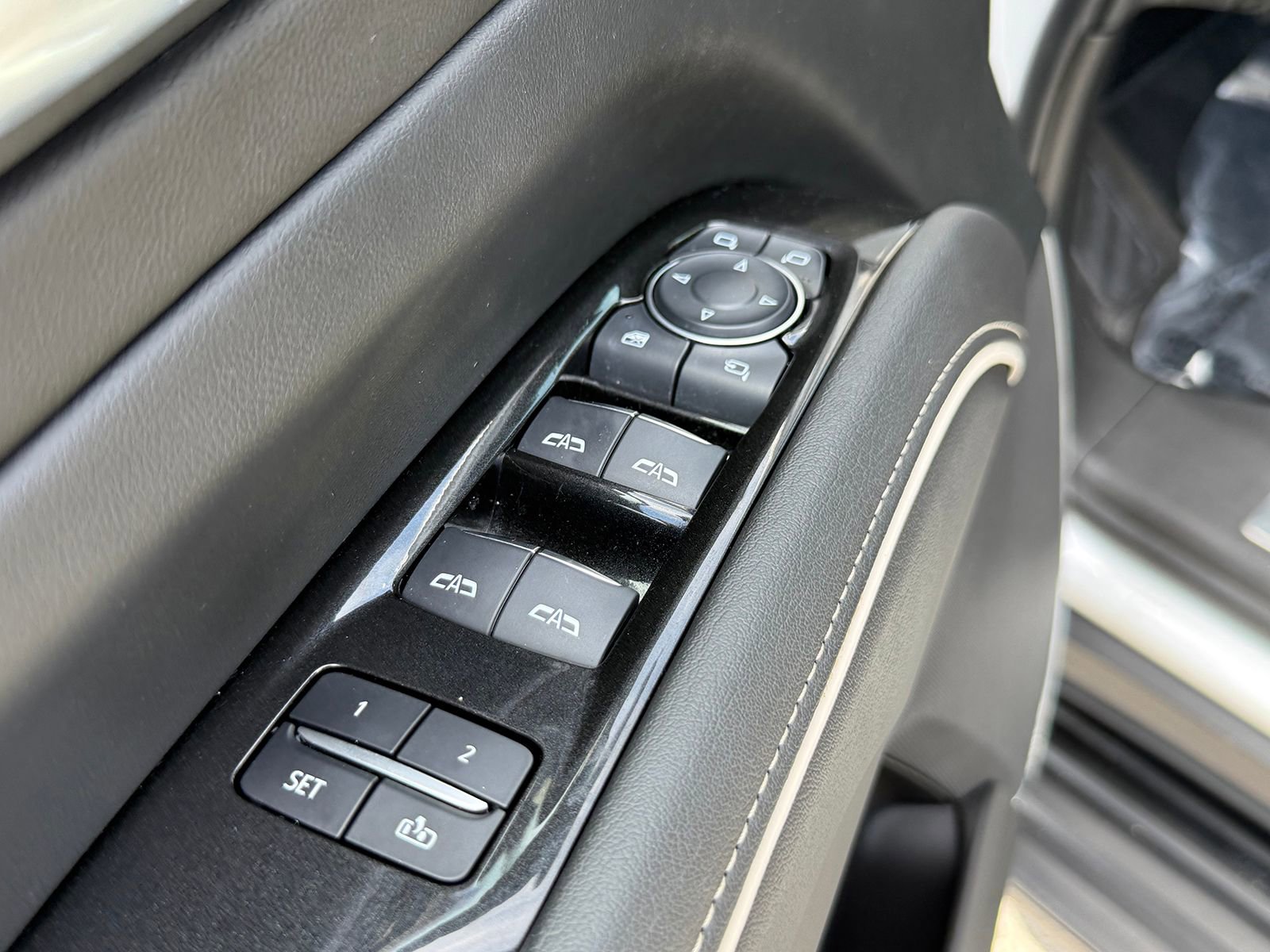Certified 2024 Cadillac Escalade Premium Luxury AWD/4WD image 17