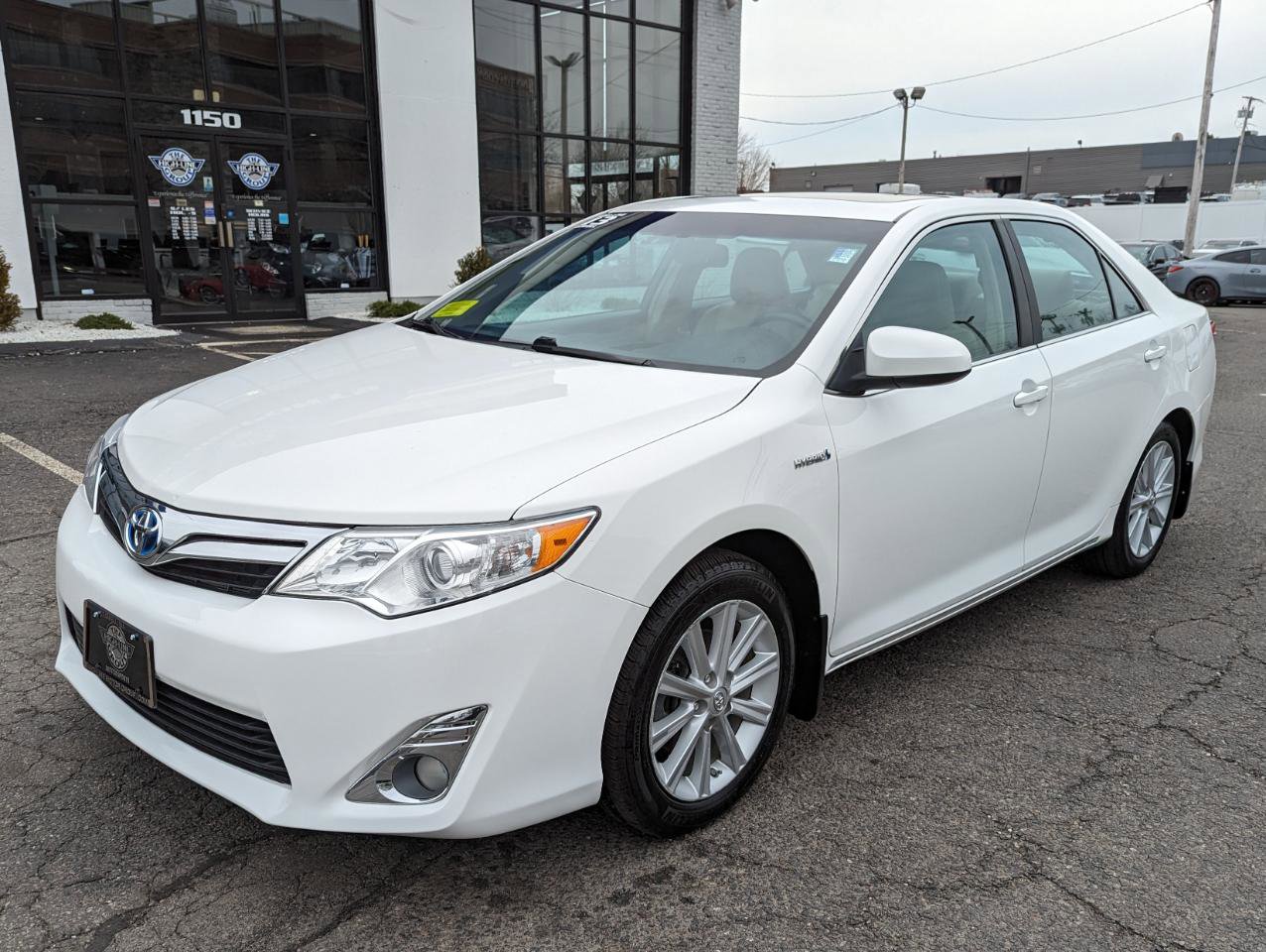 Used 2013 Toyota Camry XLE w/ Leather Pkg FWD image 2
