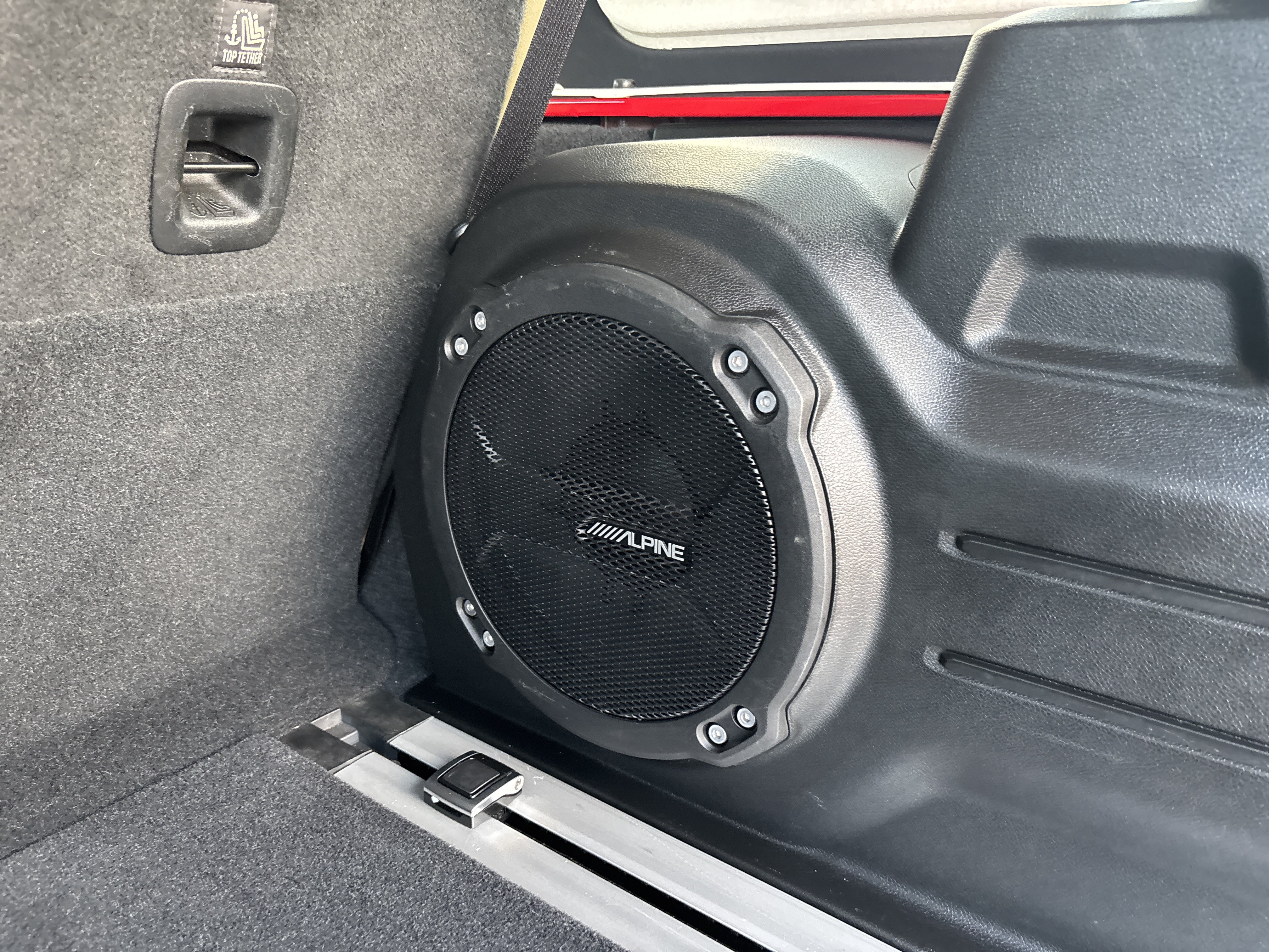 Used 2018 Jeep Wrangler Unlimited Sahara AWD/4WD image 36