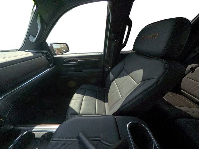 Used 2024 Chevrolet Silverado 1500 High Country w/ Technology Package AWD/4WD image 34