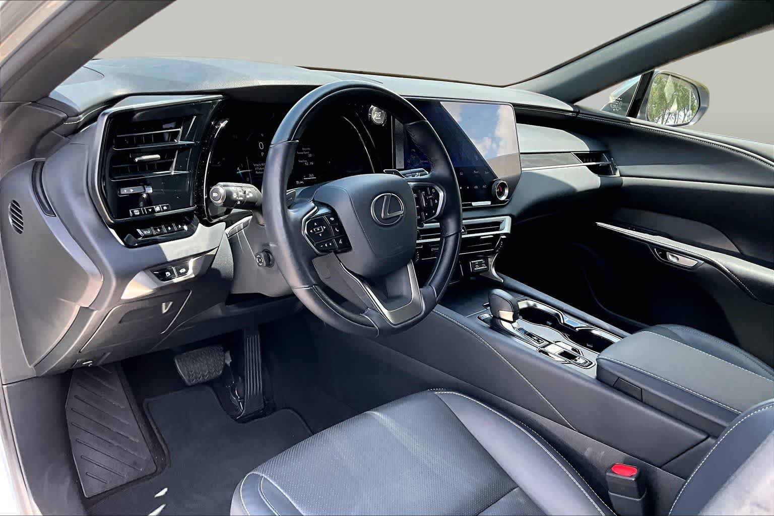 Used 2025 Lexus RX 350 Premium w/ Accessory Package (Z1) FWD image 18