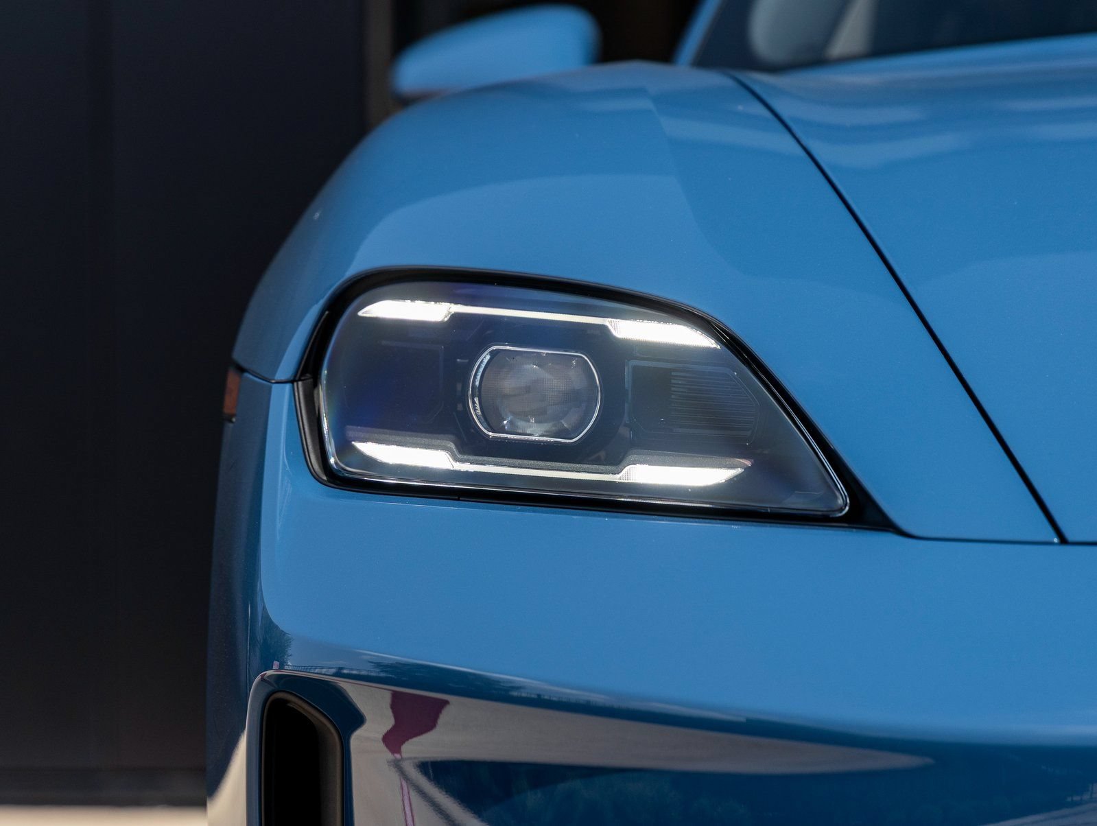 Certified 2025 Porsche Taycan AWD/4WD image 16
