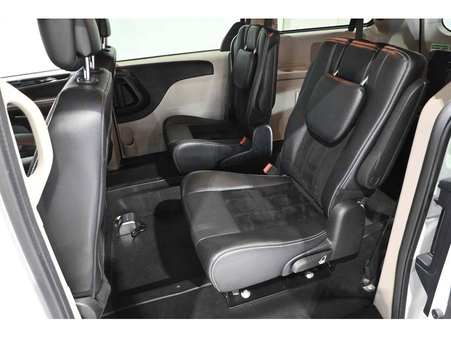 Used 2017 Dodge Grand Caravan SXT FWD image 27