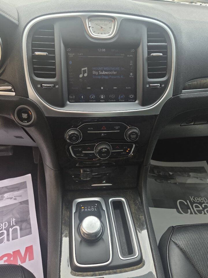 Used 2019 Chrysler 300 Limited RWD image 10