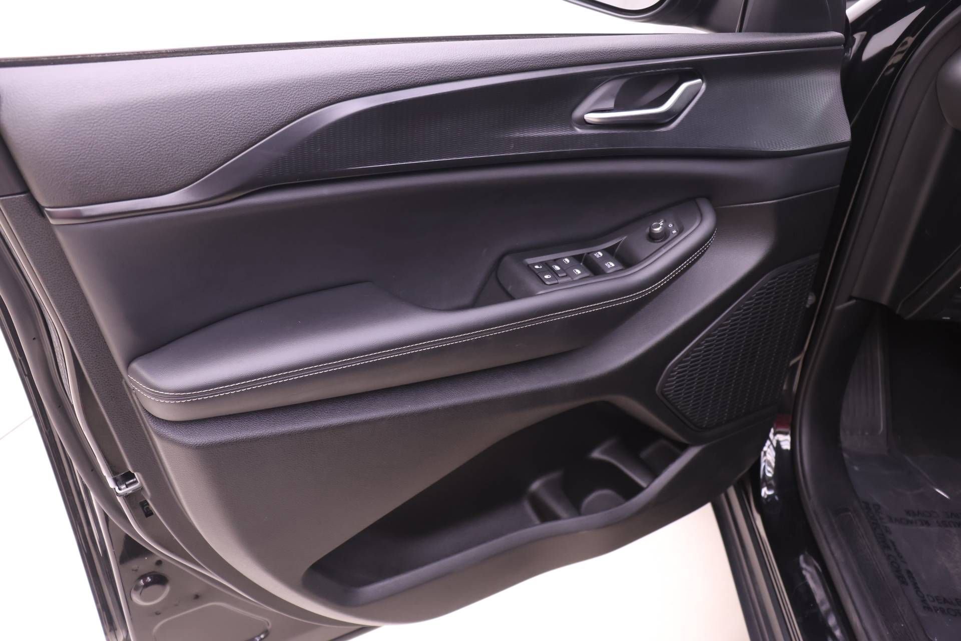 Used 2024 Jeep Grand Cherokee L Laredo w/ Trailer Tow Package image 9