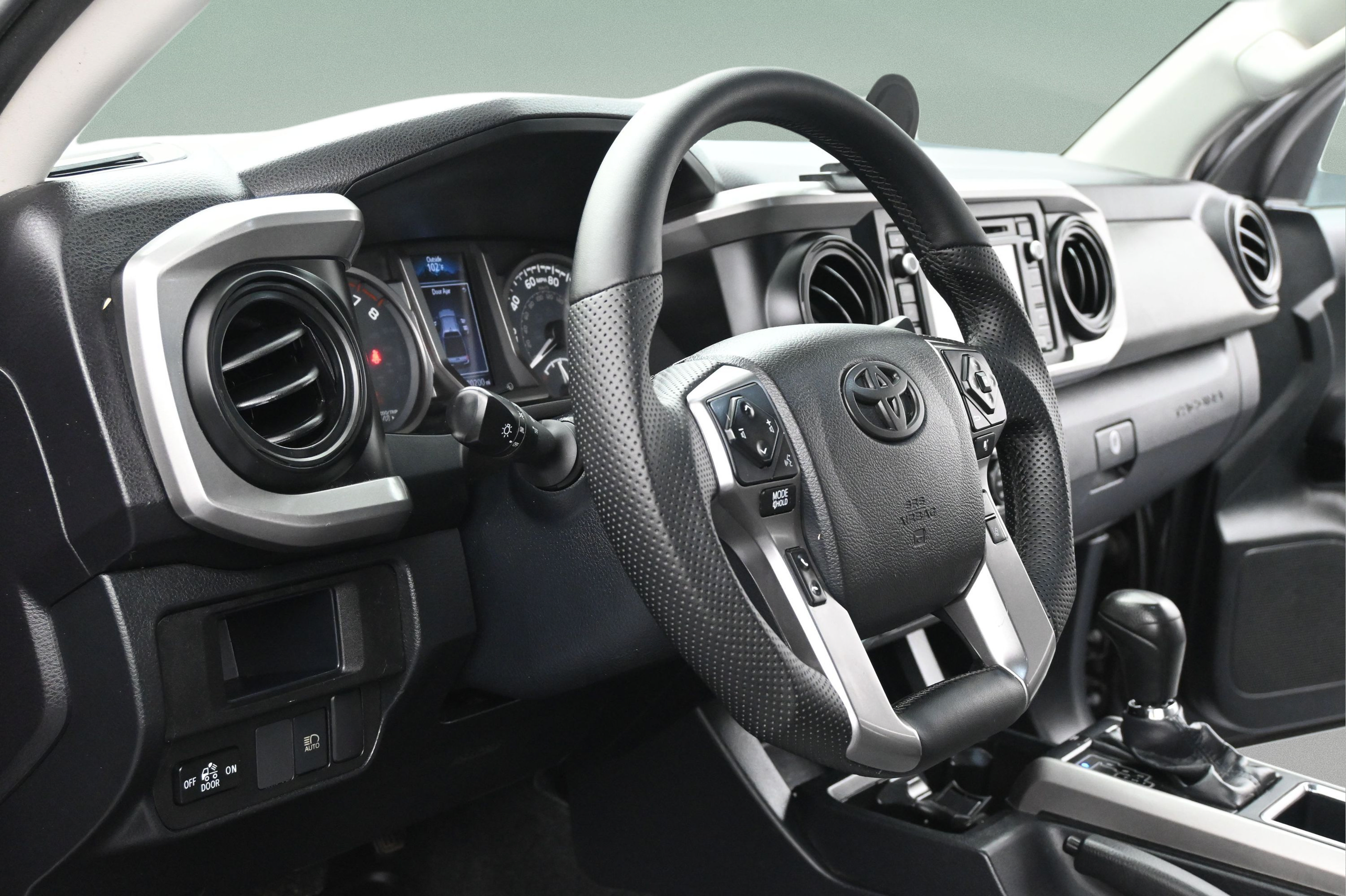 Used 2019 Toyota Tacoma SR5 AWD/4WD image 12