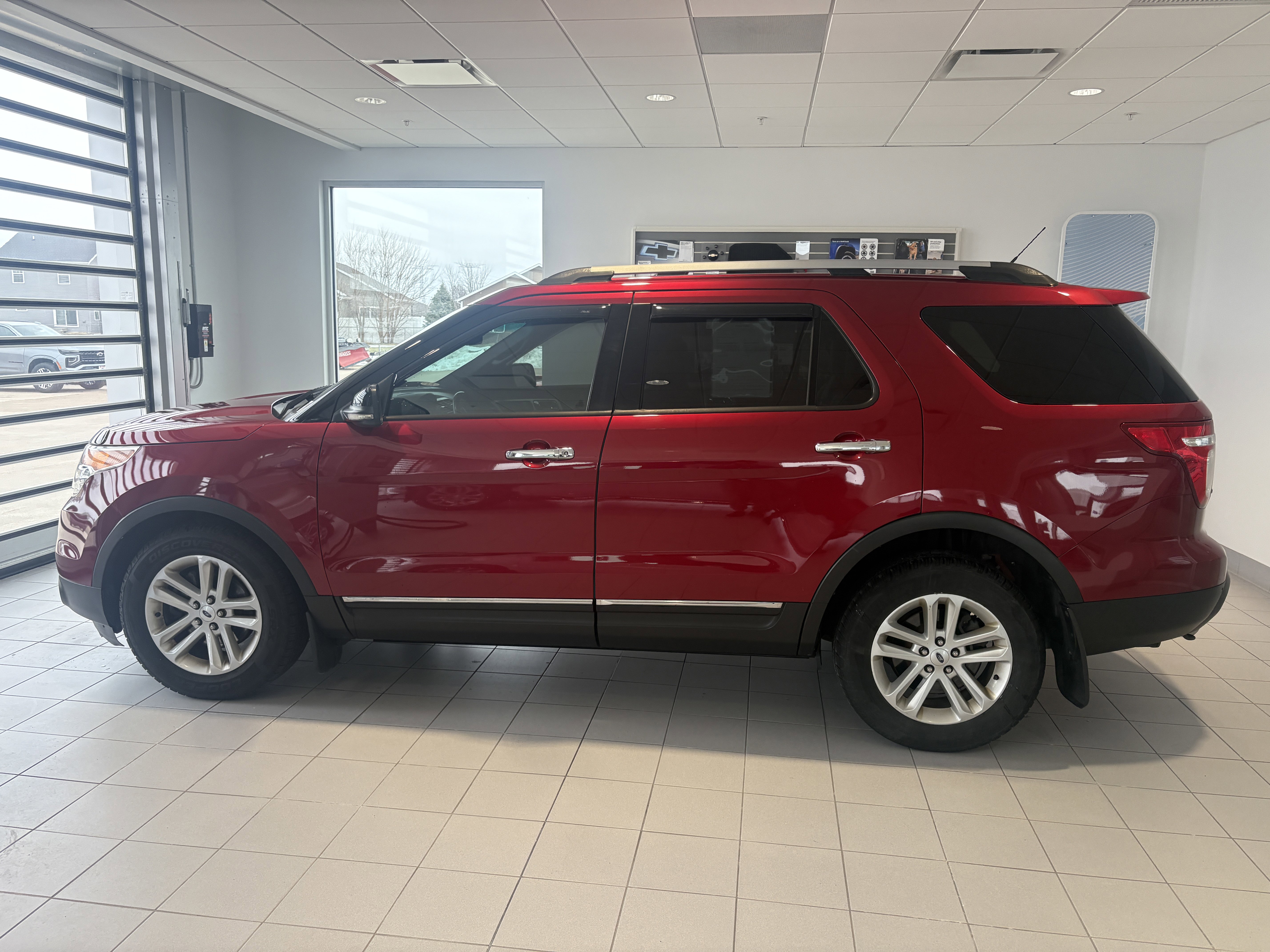 Used 2013 Ford Explorer XLT image 2