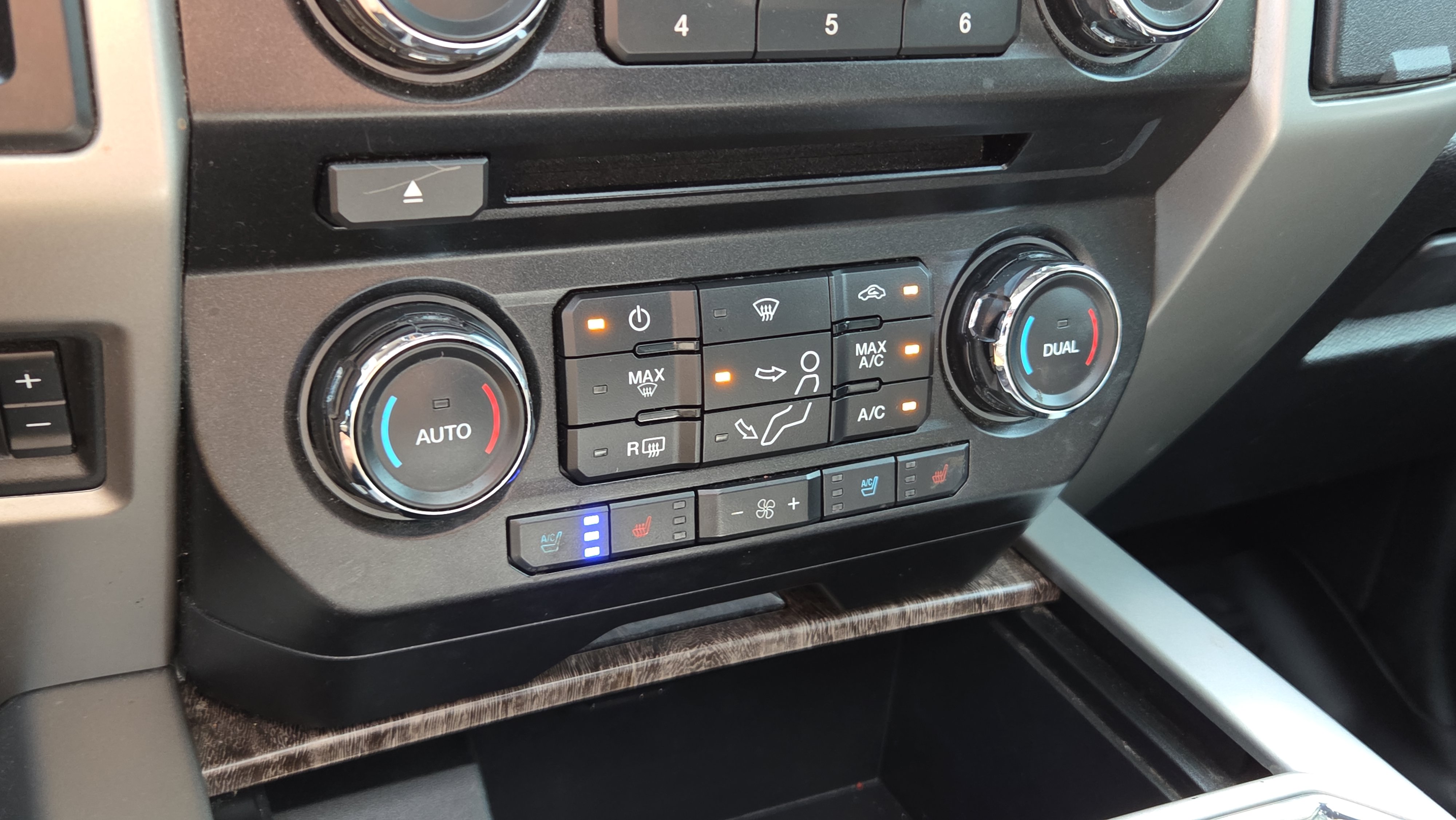 Used 2018 Ford F250 Lariat w/ Lariat Ultimate Package image 23