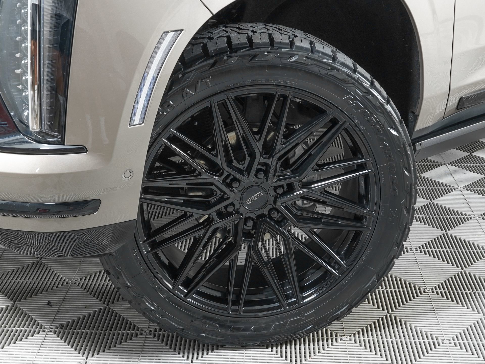 Used 2025 Cadillac Escalade Sport Platinum w/ LPO, ONYX Package AWD/4WD image 36