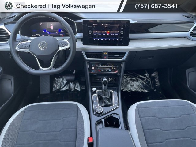 New 2025 Volkswagen Taos SE image 4