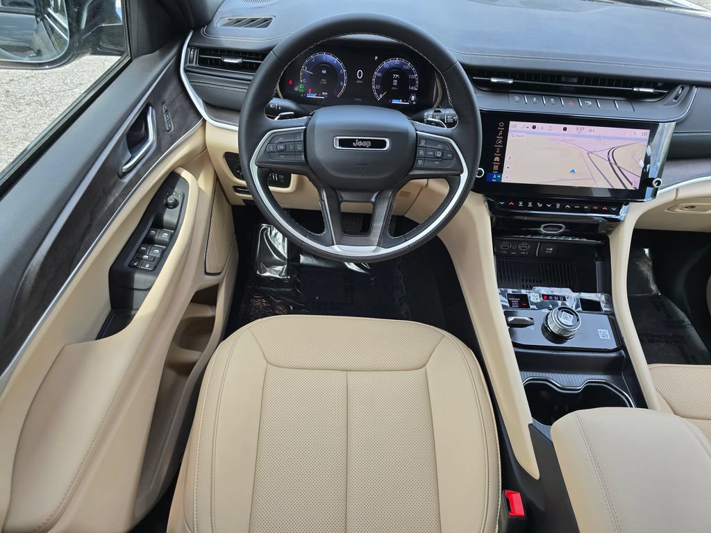 New 2026 Jeep Grand Cherokee L Limited w/ Luxury Tech Group II AWD/4WD image 30